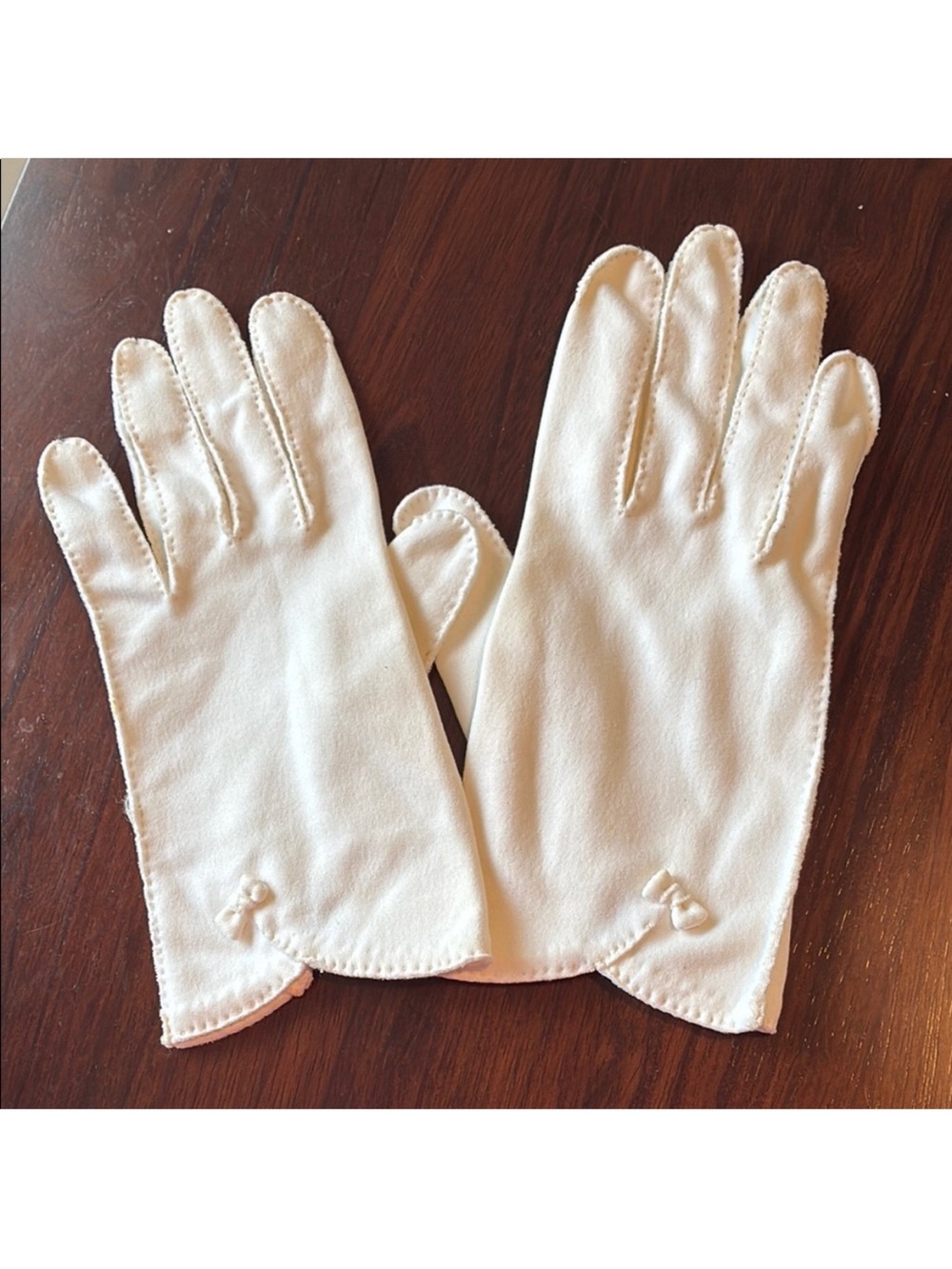 Kasanova Vintage Cream Elegant Gloves - Picture 4 of 4